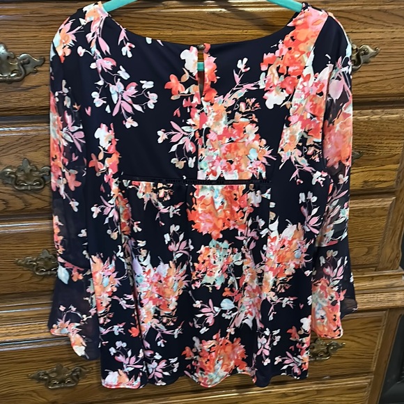 New Directions Flutter Sleeve Floral Tunic in Orange and Pink - Picture 12 of 17